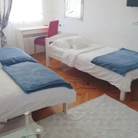 Agava With Terrace Near Old Town Apartment Split